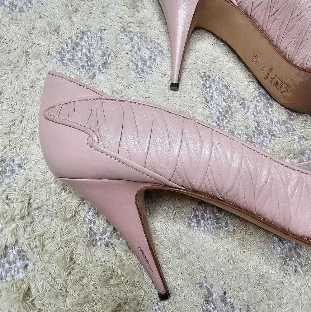 VTG Via Spiga Ruched Leather Pumps